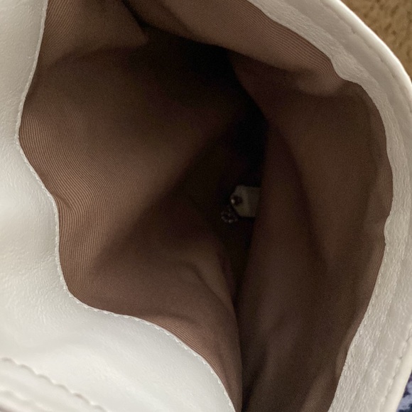 Coach creamy/white color leather diaper bag with 2 changing pads - Picture 11 of 15